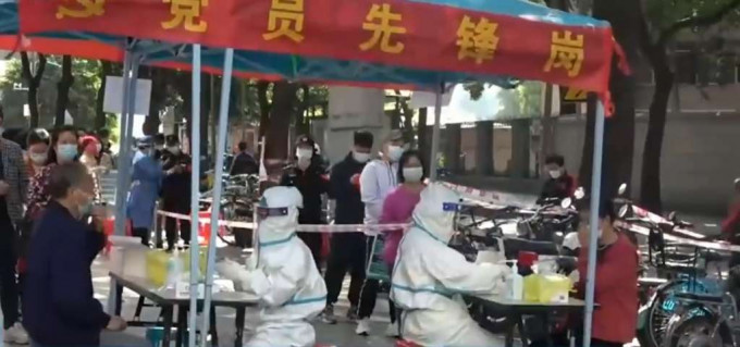 广州进行大规模核酸检测。网上截图