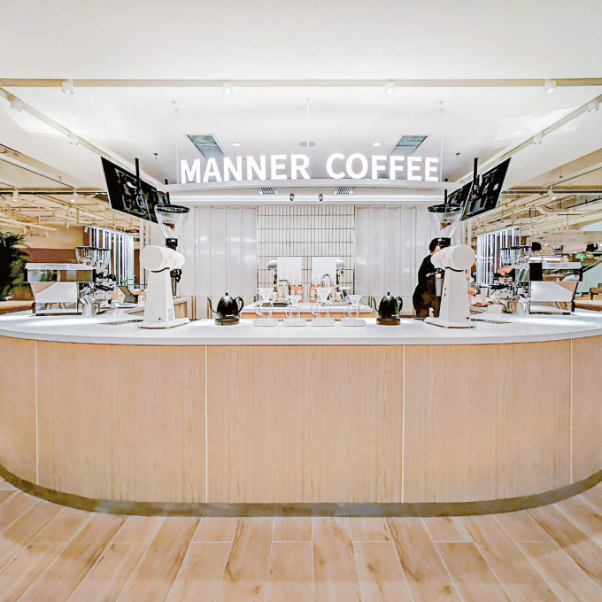 传内地咖啡新贵Manner Coffee有意明年来港上市，集资约23.4亿港元。