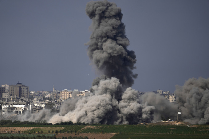 以色列军方指下一阶段行动前将加强对加沙攻击。美联社