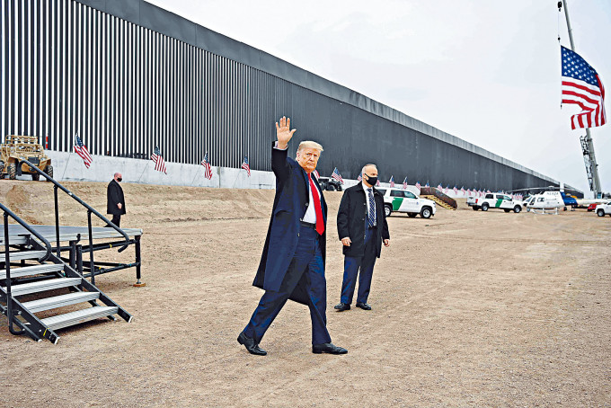 特朗普在國會騷亂後首次公開露面，周二到德州阿拉莫視察美墨圍牆。