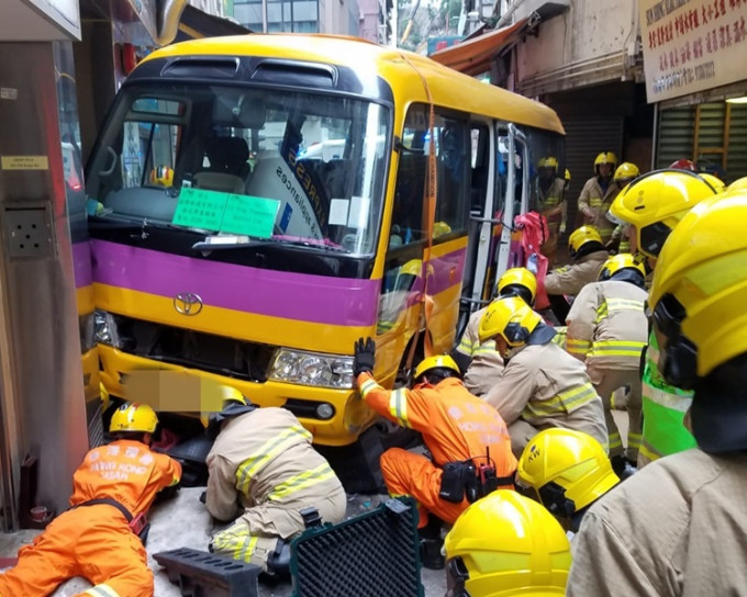 北角車禍造成2死12傷。