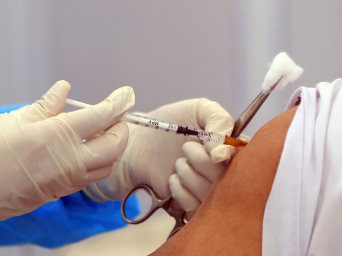 歐盟將討論是否禁止疫苗出口至英國。AP圖片