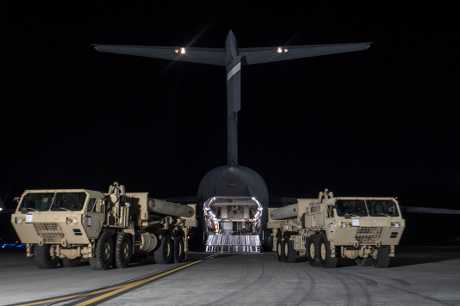 美國軍方續運交薩德反導彈系統組件至南韓。AP