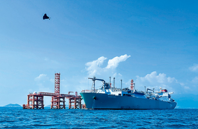 港灯与中电合作「香港海上液化天然气接收站」。