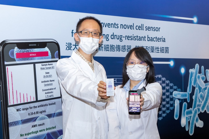 任康寧（左）與化學系博士生陳昭穎（右）研究團隊設計的藥敏測試系統。
受訪者提供