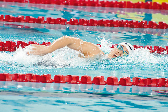 何詩蓓在強項200米自由泳輕鬆掄元。