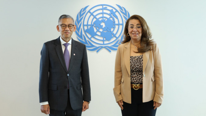胡英明(左)与联合国毒品和犯罪问题办公室执行主任Ms Ghada Waly会面。廉署图片