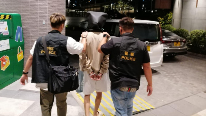 警方於將軍澳拘捕2男女。警方提供圖片