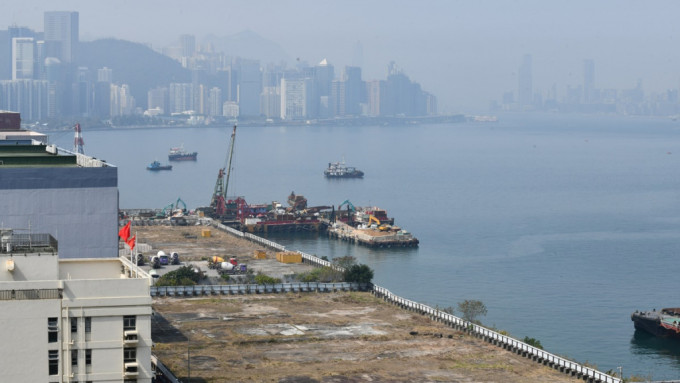 鄧家彪在立法會質詢中，建議將油塘灣發展為「國際遊艇中心」。資料圖片