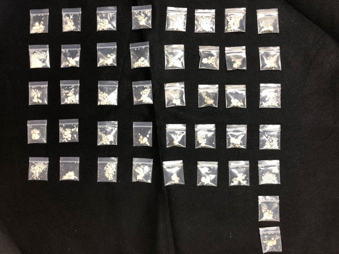警方搜获市值2.4万可卡因。警方图片
