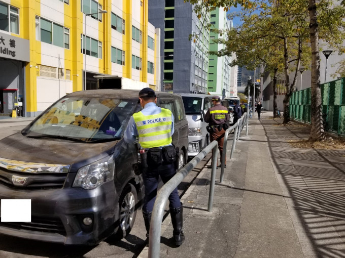 屯门警打击违泊。警方图片