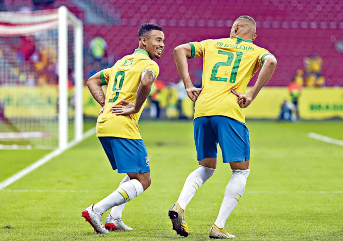 捷西斯（左）在巴西國家隊的地位，已經落後於李察利臣（右）。