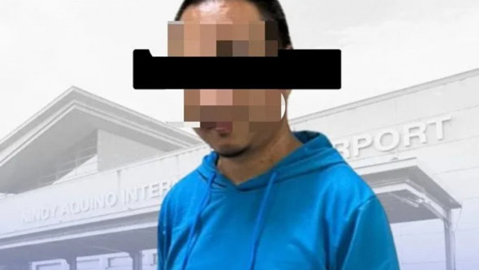 佟男乘航班到上海，即被當地公安逮捕。