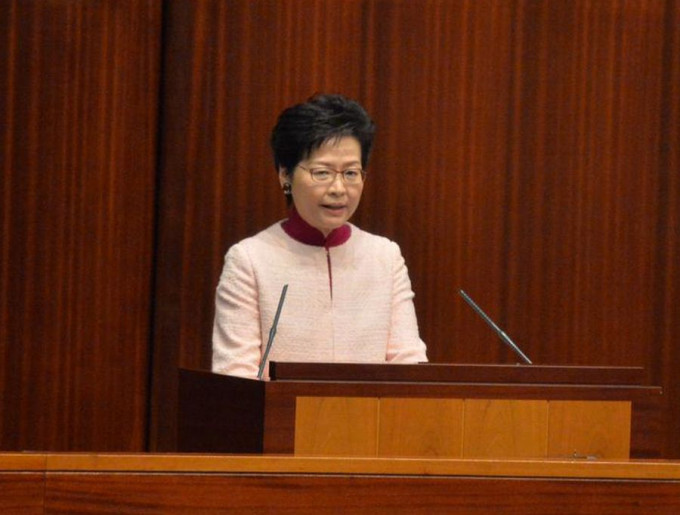 林郑月娥宣读新一份《施政报告》的重点内容。