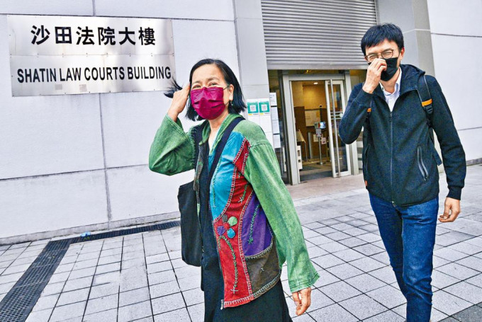 社民连主席陈宝莹（左）被控非法筹款，党友吴文远（右）到庭旁听。