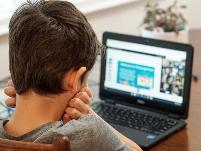 世卫指上网课会对学童造成不良影响。Unsplash示意图
