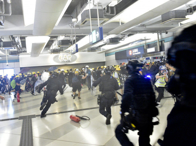民权观察亦关注，速龙小队昨晚冲入元朗西铁站内对个别人士进行拘捕行动。资料图片