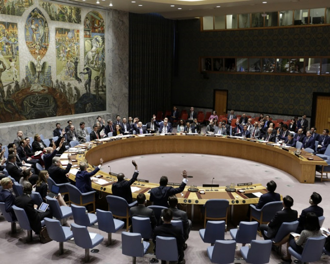 联合国安理会15个成员国一致通过扩大对北韩采取的制裁措施。新华社