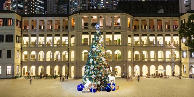 十二米高的圣诞爱心树，是今年大馆的圣诞焦点装饰。