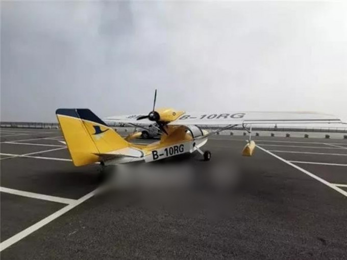 浙江一名13岁的男童以靠观察的方式学会了驾驶飞机，并在半夜偷偷开走了两架飞机。　网图