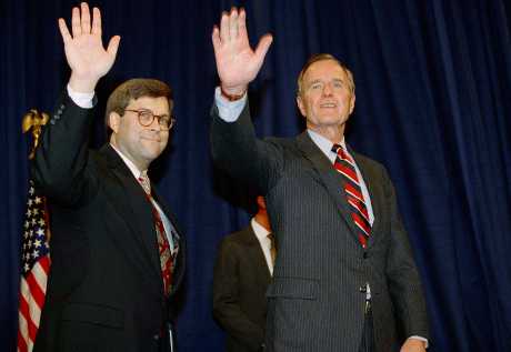（左起）巴爾曾在已故老布殊總統任內擔任司法部長。AP
