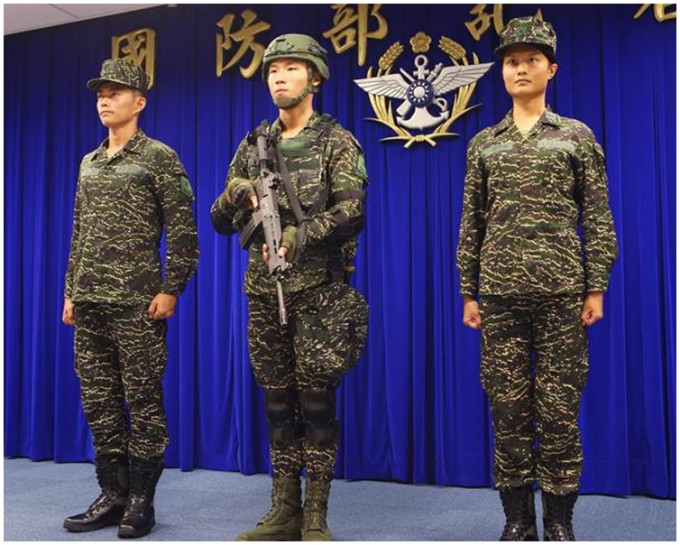 台陸戰隊將於明年1月1日起全部換上新式迷彩服。