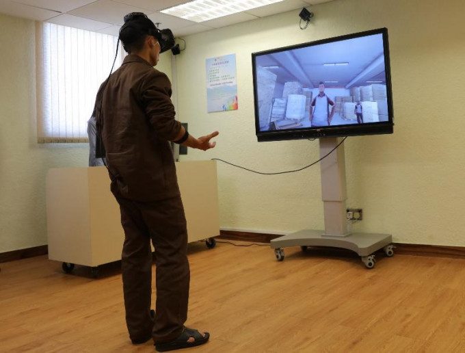 赤柱監獄加入VR虛擬實境訓練、電子遊戲、桌面遊戲及運動，以幫助在囚人士建立正向生活。