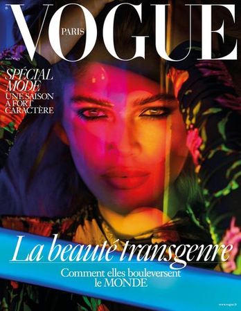  《Vogue》巴黎版首次以一名跨性别的模特儿作封面。