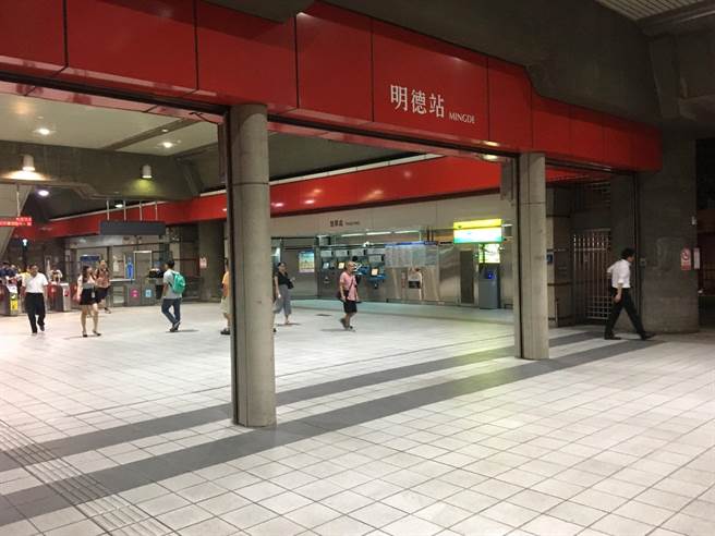 台北捷運明德站。