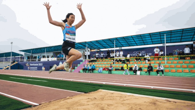 周子雅在女子三級跳勇奪銀牌。 中國香港體育協會暨奧林匹克委員會圖片