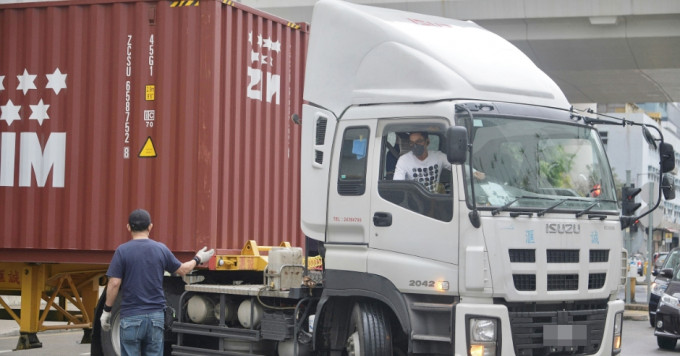 货运业界忧设货物接驳场长远会影响生计。资料图片