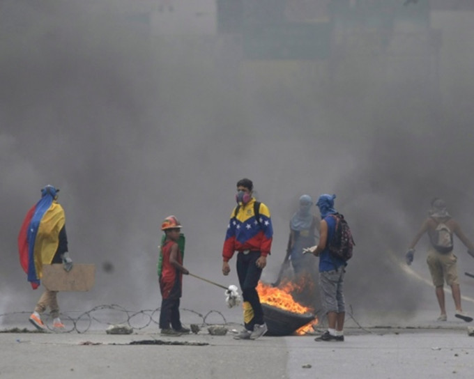 委内瑞拉政府派兵赴塔奇拉州。网上图片