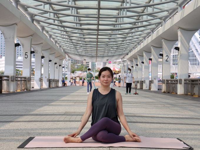 瑜伽导师Vienna积极推广瑜伽，望助港人改善身心灵健康。林家希摄