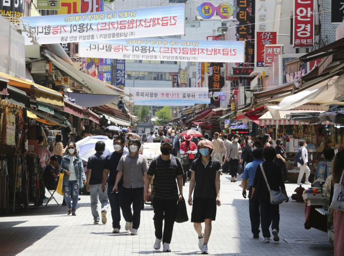 若情況進一步惡化，首爾市可能率先全面強化社交距離規範。AP