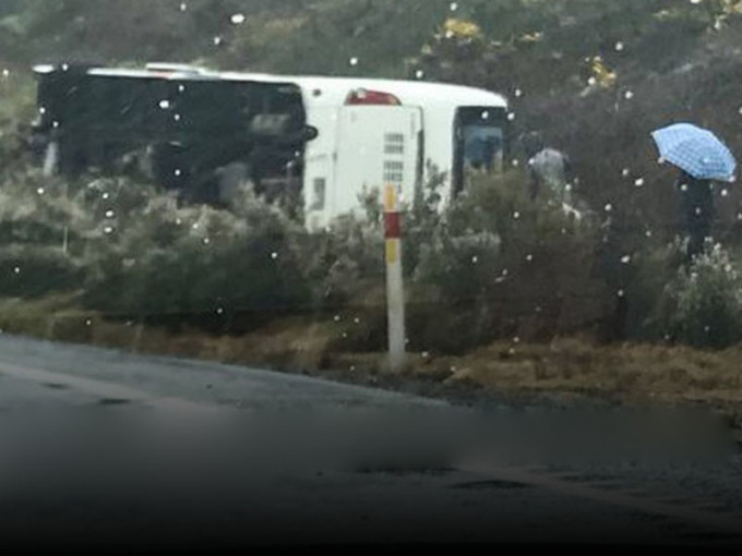 紐西蘭北島中部著名旅遊區盧多露亞附近，發生旅遊巴翻側交通意外，最少6人死亡。（網圖）