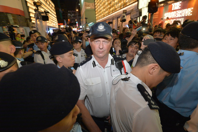 《壹週刊》兩名記者涉採訪助理警務處長陶輝的調查新聞，離開被捕。 資料圖片
