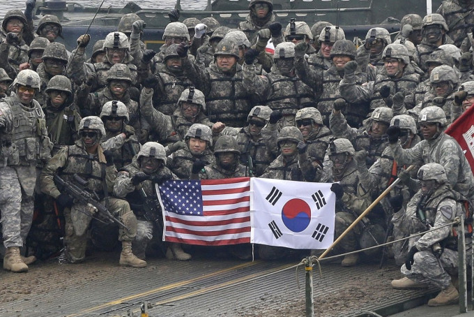 如南韓政府拒絕美國的要求，不肯承擔多一些駐軍費用的話，美國考慮從南韓撤走一旅美兵。AP