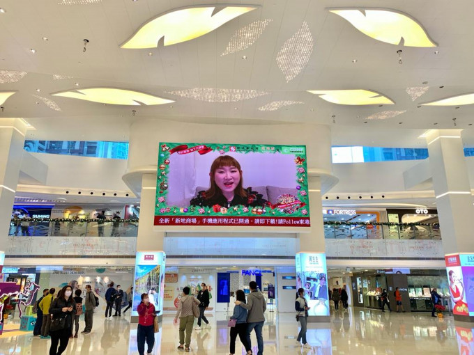「聖誕頌歌節2020」利用商場的户外和室內公眾屏幕作平台，讓「聖誕頌歌節」的歡樂傳遍香港。