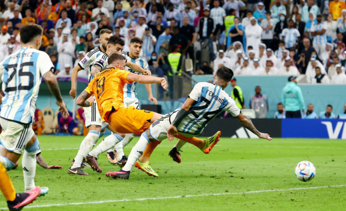 韦格贺斯在世界杯8强射入阿根廷大门。 Reuters