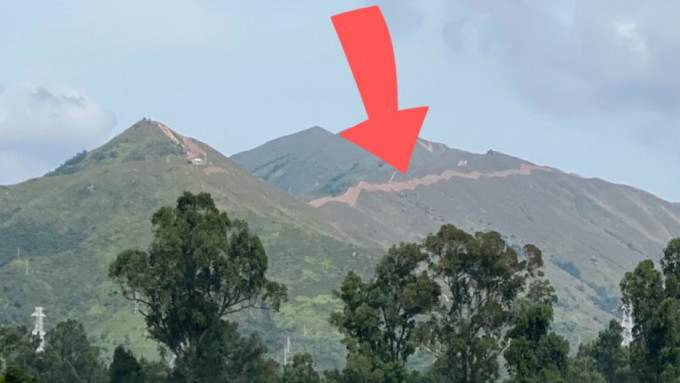 当局在鸡公岭等山头设置防火界，离远看似是山峰留了一道疤痕。长春社FB