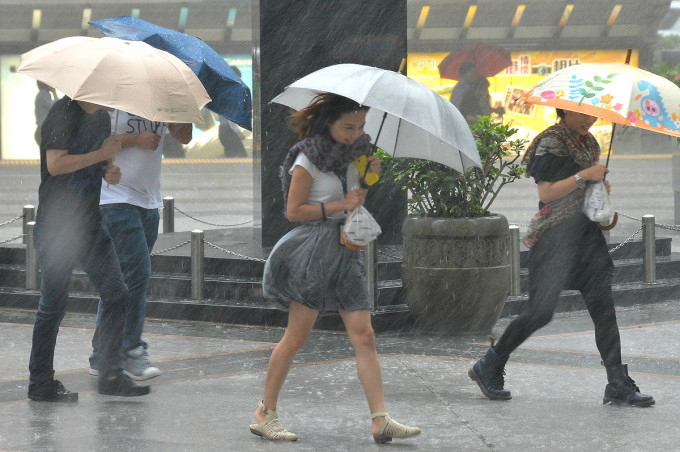 天文台預測間中有大驟雨及狂風雷暴。資料圖片