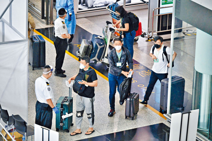 抵港人士下周起，入境后毋须在机场内等候检测结果。