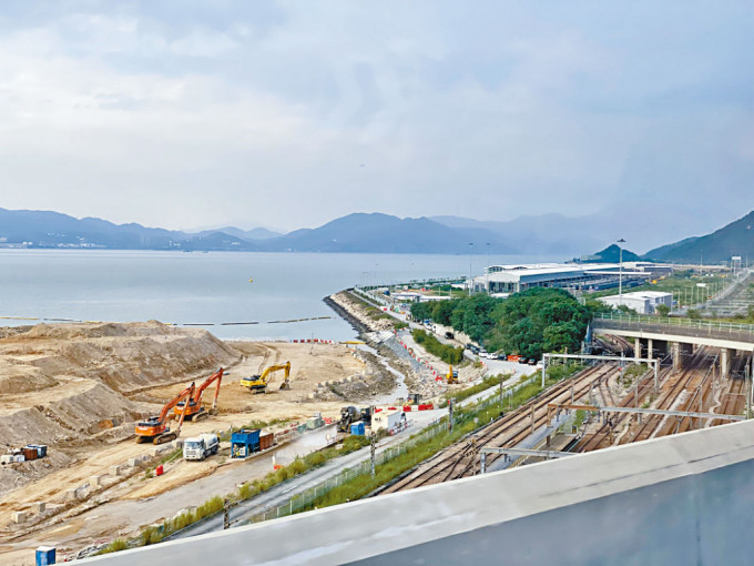 港鐵昨公布，小蠔灣第一期項目今日起招收發展意向書。