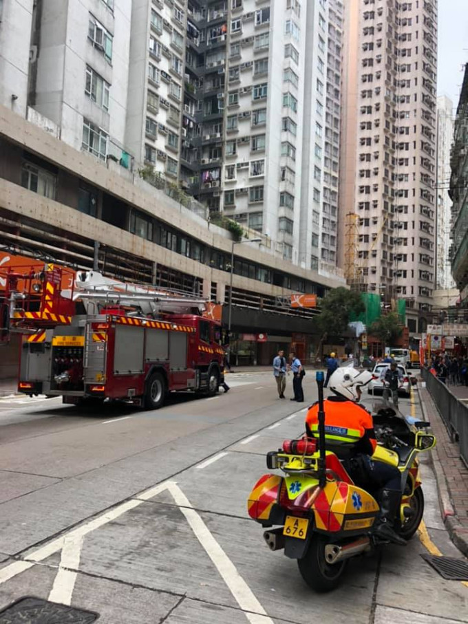 警方及救援人员到场。 香港突发事故报料区FB/网民So Kh图