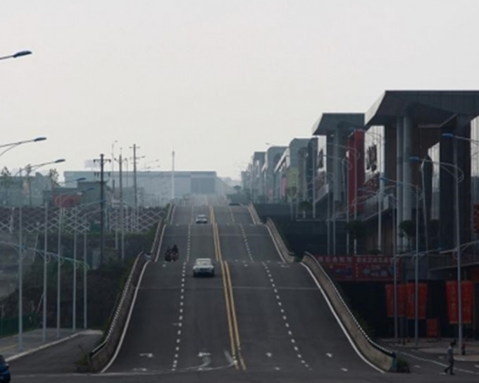 重慶巴南區一條波浪形公路在近日走紅。(網上圖片)