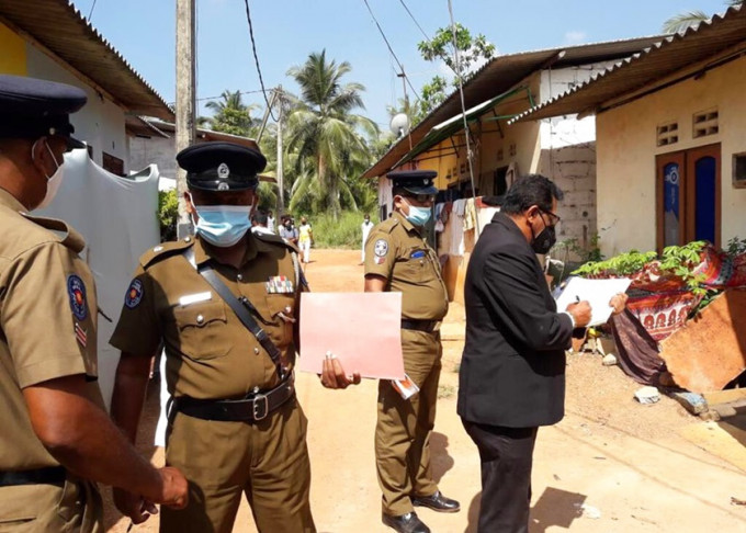 斯里蘭卡女童疑「驅魔儀式」中遭人打死，當地警方調查事件。AP圖