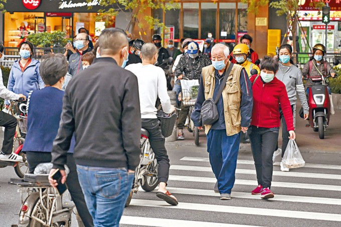 廣州市多區陸續解封，街頭恢復人氣。