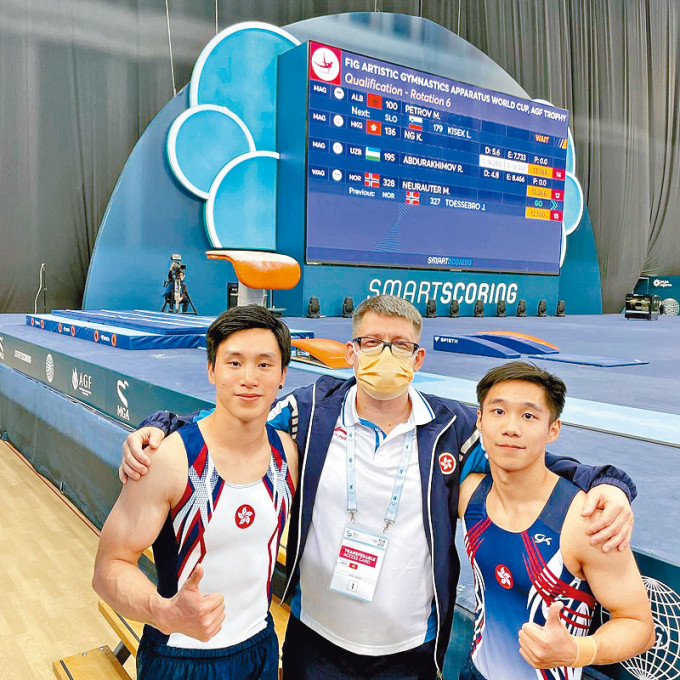 石偉雄（左）與吳家祺（右）齊晉級亞錦賽跳馬決賽。