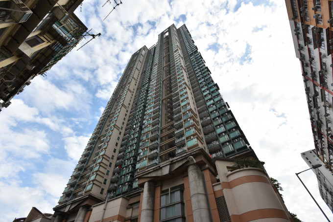 傲雲峰兩房獲換樓客948萬購。