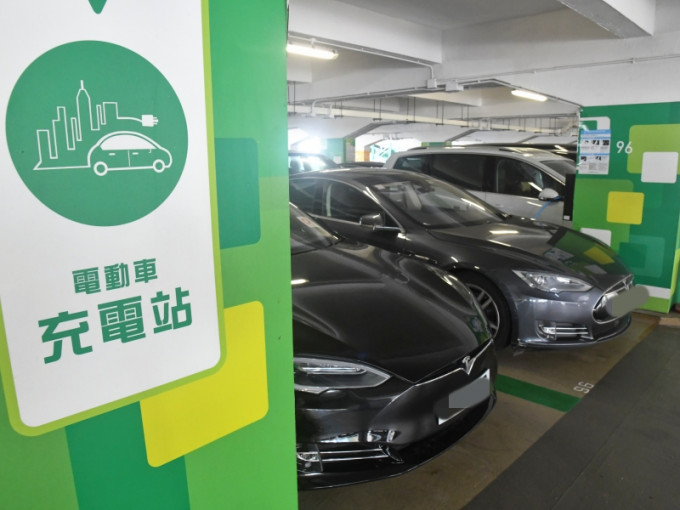 黃錦星表示，本港的電動私家車比率為2.2%，屬亞洲第二。 資料圖片